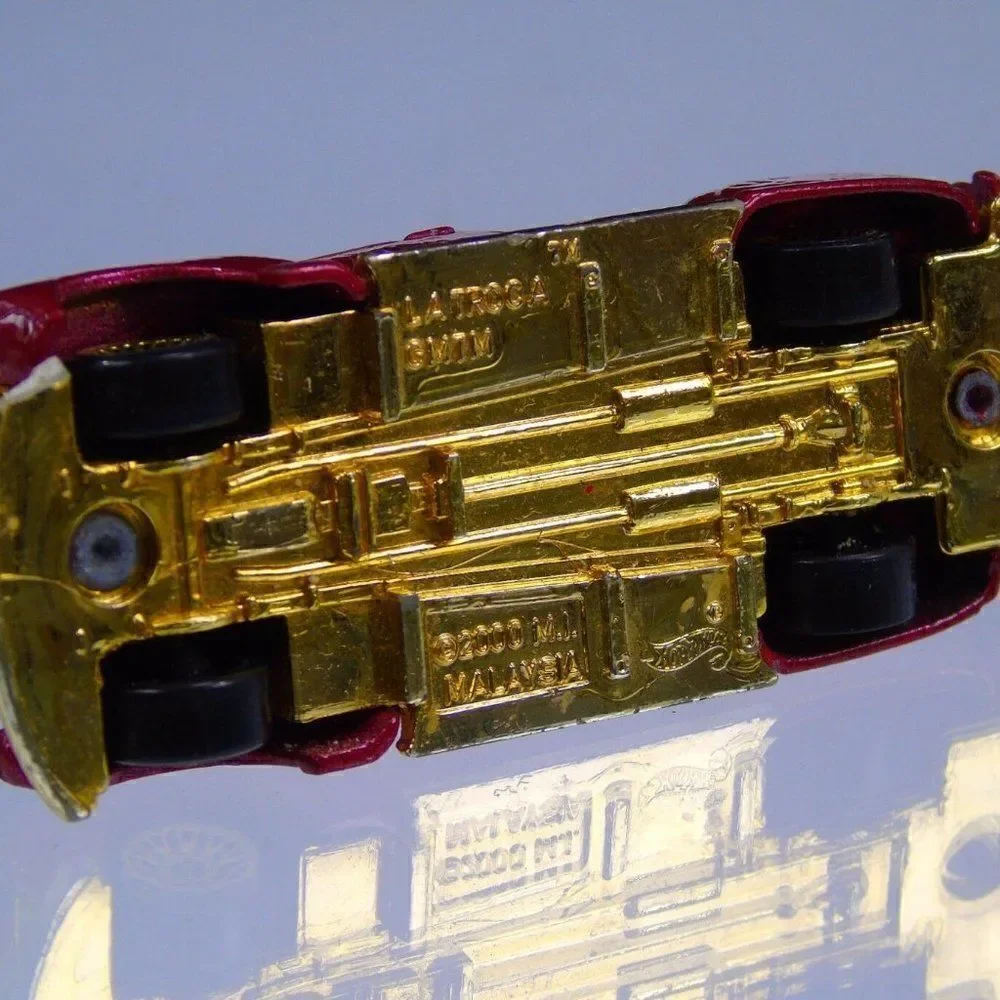 Vintage 2000 Hotwheels La Troca GM TM Red Gold Diecast Toy Car